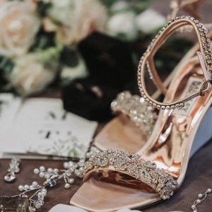 Badgley Mischka Jenna Crystal Embellished Wedge size 5.5 in soft blush